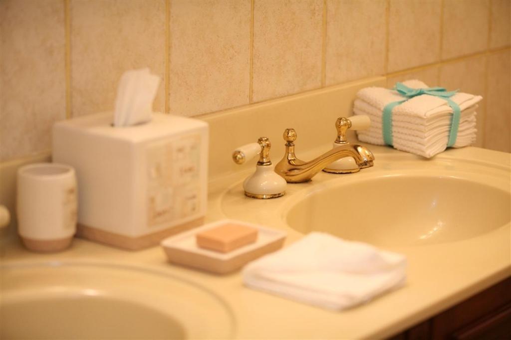 Wayne Bed & Breakfast Inn (Adults Only) Room photo