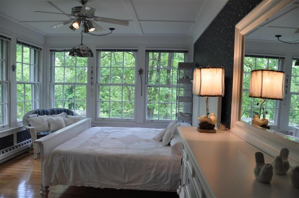 Wayne Bed & Breakfast Inn (Adults Only) Room photo